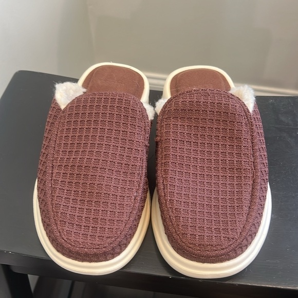 LUSSO (RARE - Sold Out) Brown Esto Waffle Slippers EUC Size 6-6.5 - Picture 2 of 10